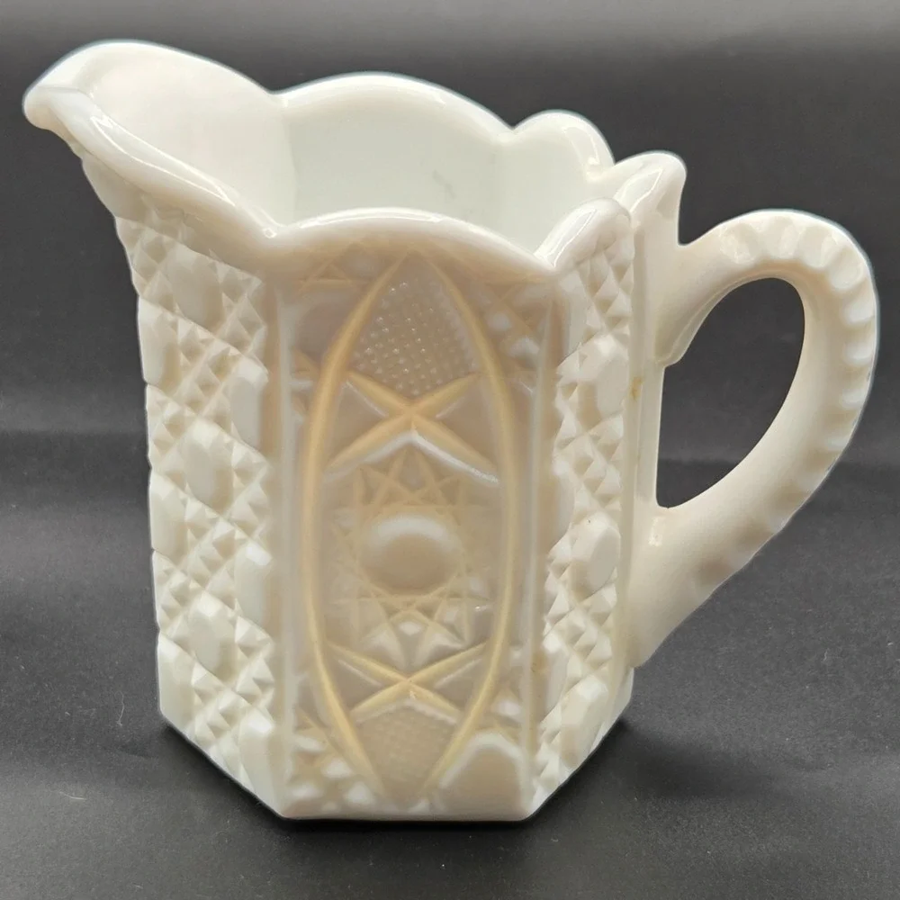 VINTAGE  Rotec Milk Glass‎ Creamer MINT CONDITION